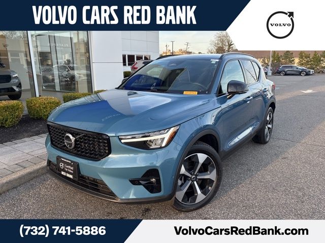 2025 Volvo XC40 B5 Plus Dark AWD's photo