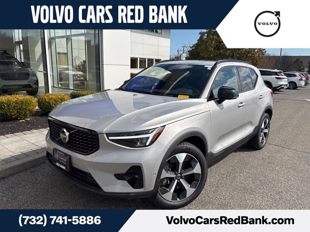 2025 Volvo XC40 B5 Plus Dark AWD's photo
