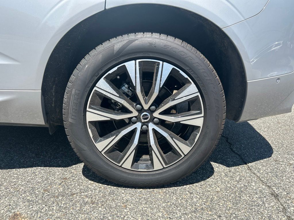 2025 Volvo XC60 Plus - Photo 10