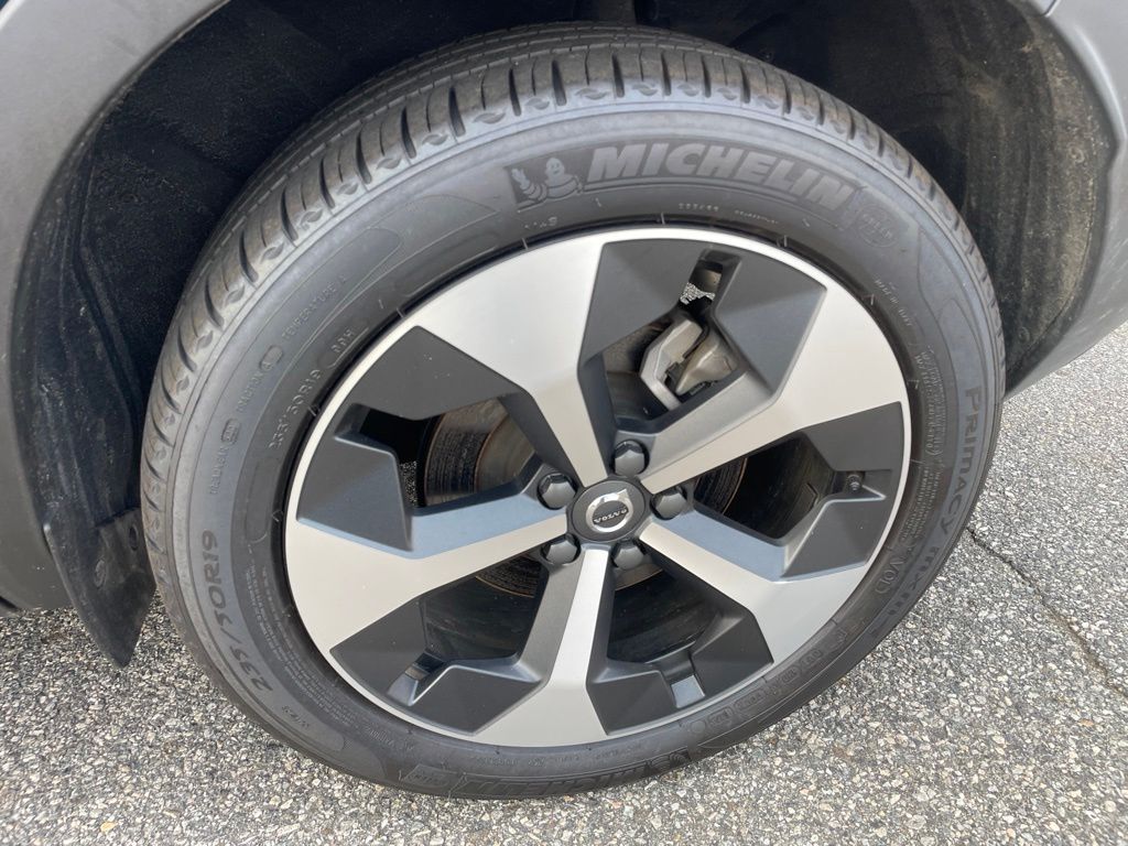 2025 Volvo XC40 Plus - Photo 10