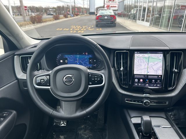 2025 Volvo XC60 Plus - Photo 18