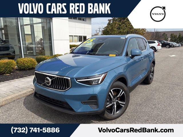 2025 Volvo XC40 Core