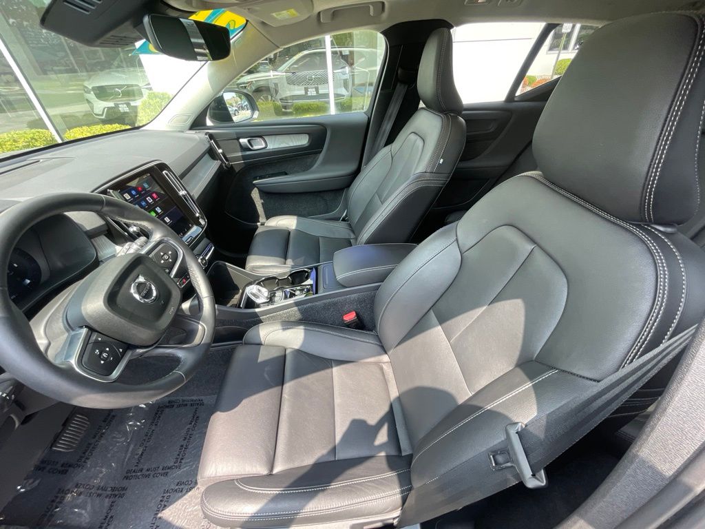 2025 Volvo XC40 Plus - Photo 21