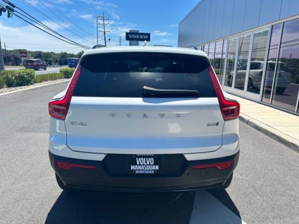 Used 2025 Volvo XC40