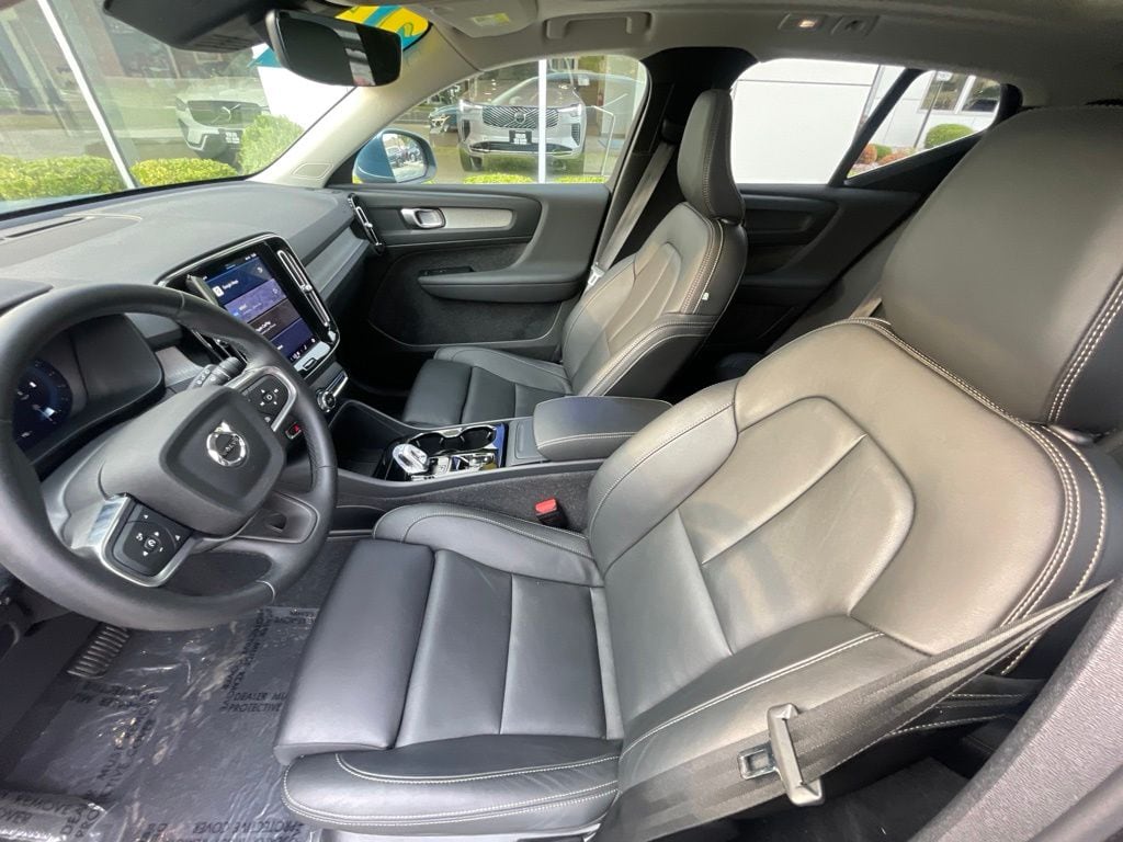 2025 Volvo XC40 Plus - Photo 21