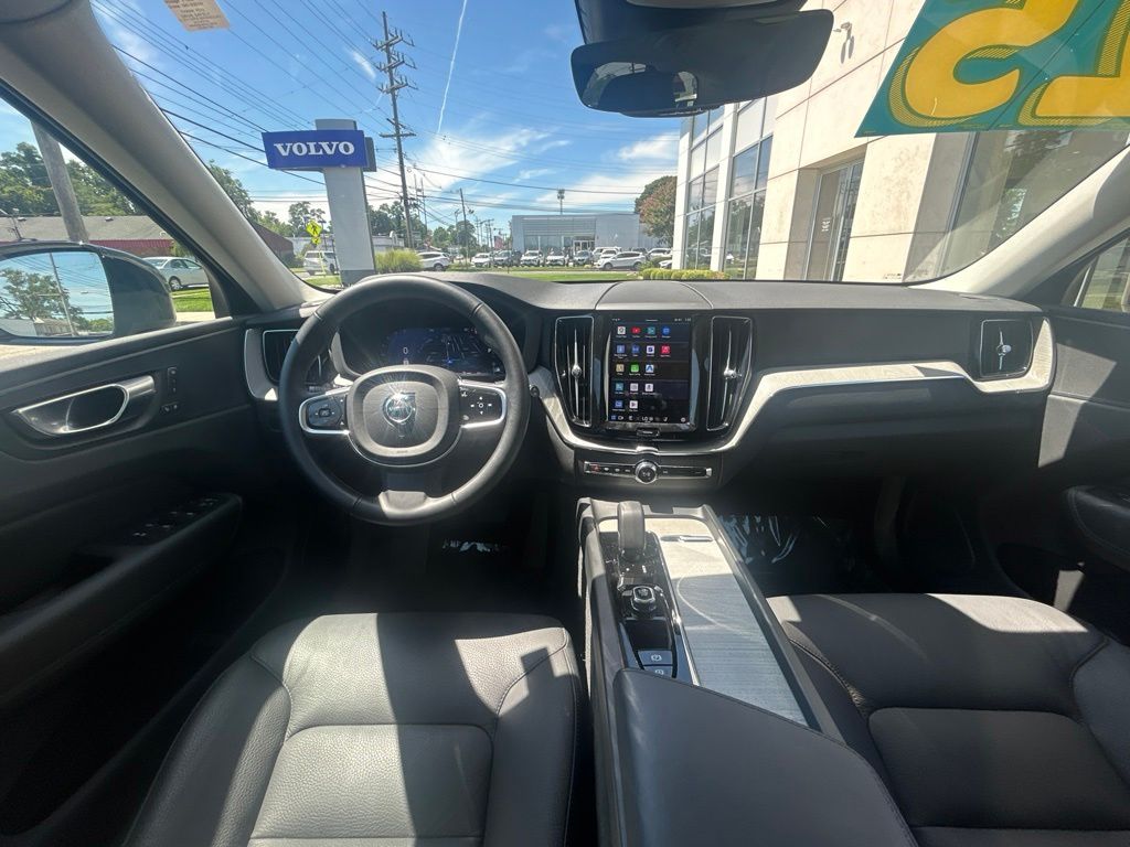 2025 Volvo XC60 Plus - Photo 18