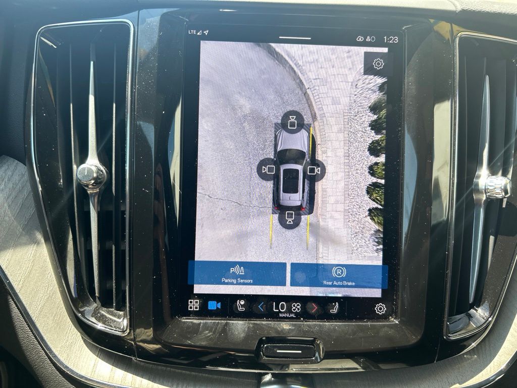 2025 Volvo XC60 Plus - Photo 27