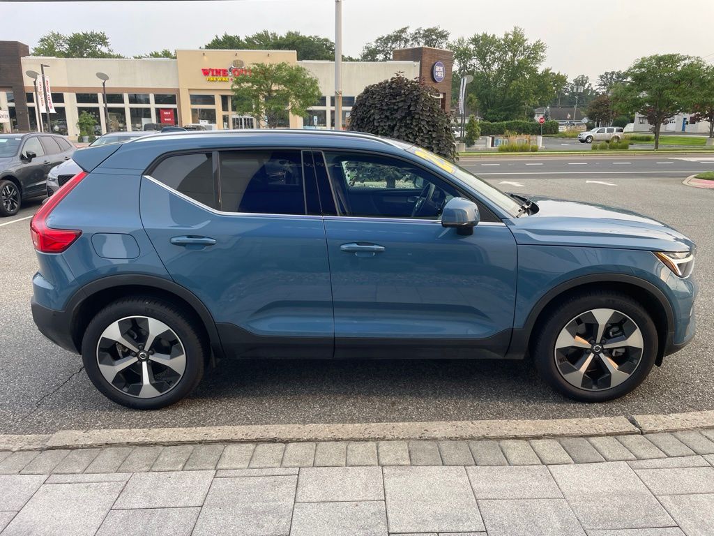 2025 Volvo XC40 Plus - Photo 6