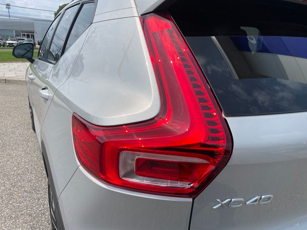 2025 Volvo XC40 Plus - Photo 11