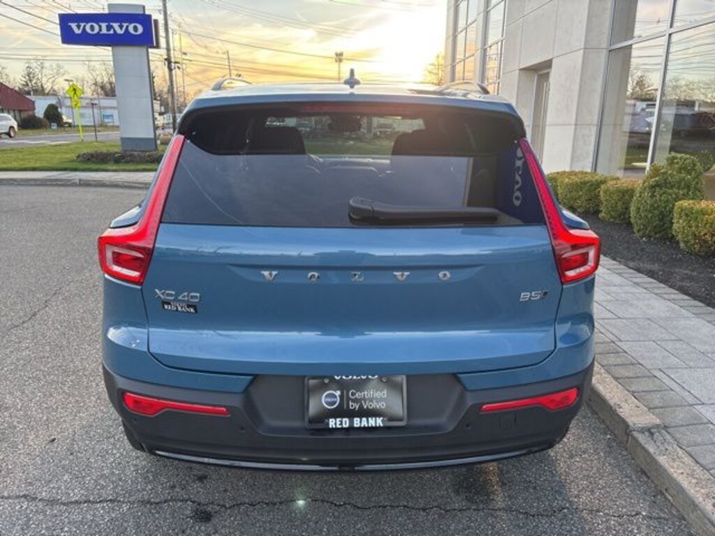 Certified 2025 Volvo XC40 B5 Plus Dark Theme SUV