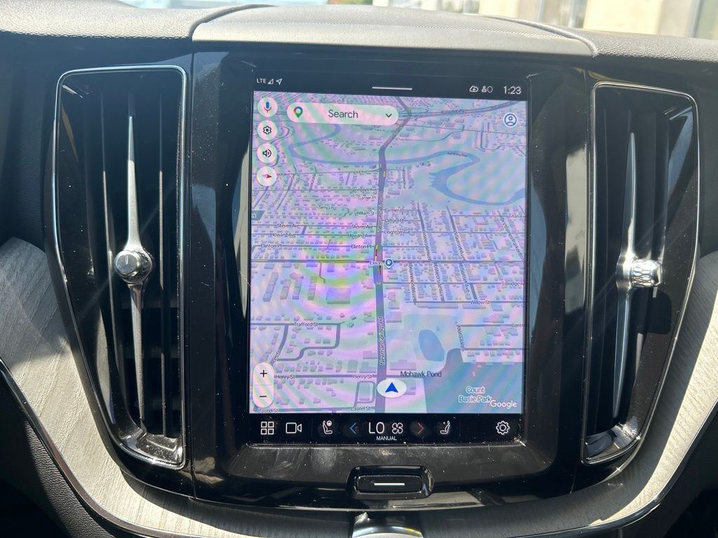 2025 Volvo XC60 Plus - Photo 25