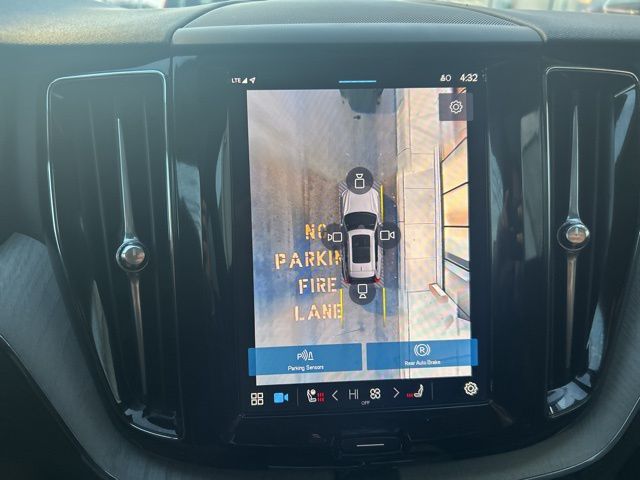 2025 Volvo XC60 Plus - Photo 24