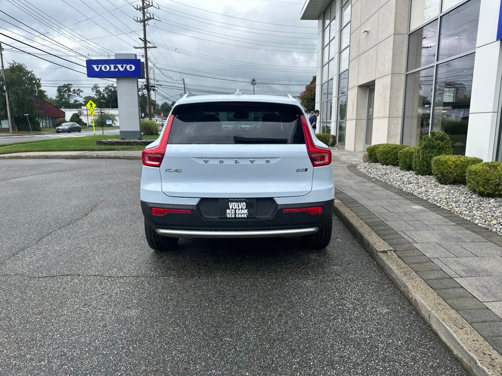 Certified 2025 Volvo XC40 B5 Core SUV
