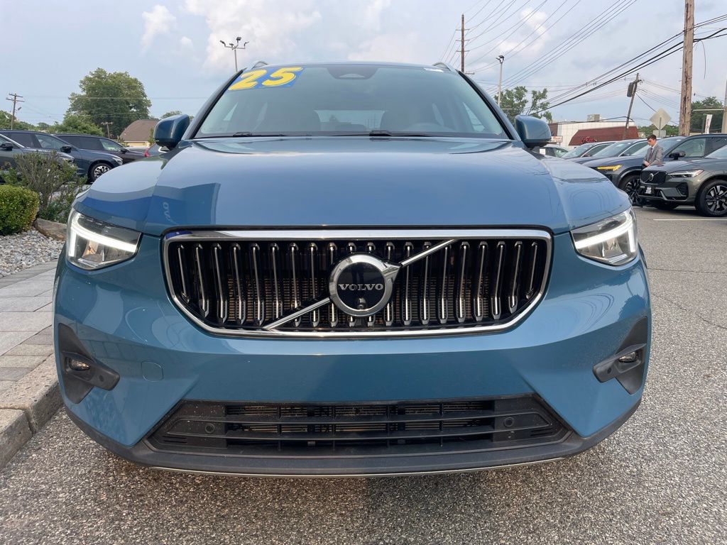 2025 Volvo XC40 Plus - Photo 8