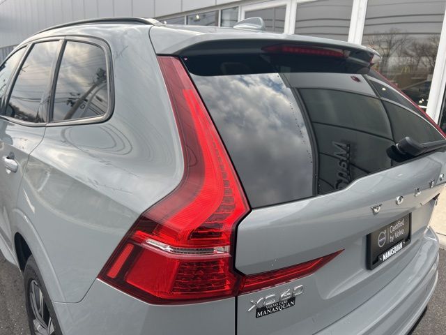 2025 Volvo XC60 Plus - Photo 10