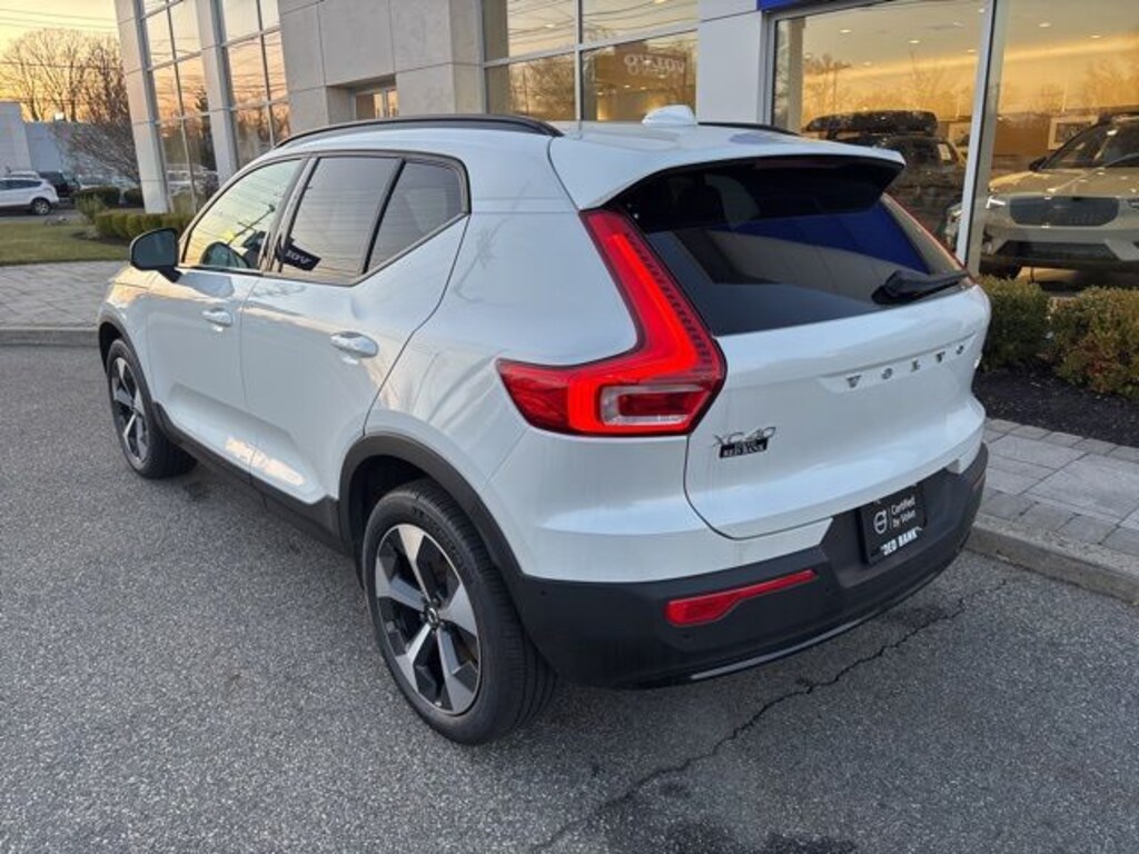 Certified 2025 Volvo XC40 B5 Plus Dark Theme SUV
