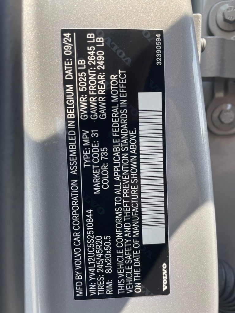 2025 Volvo XC40 Plus - Photo 29
