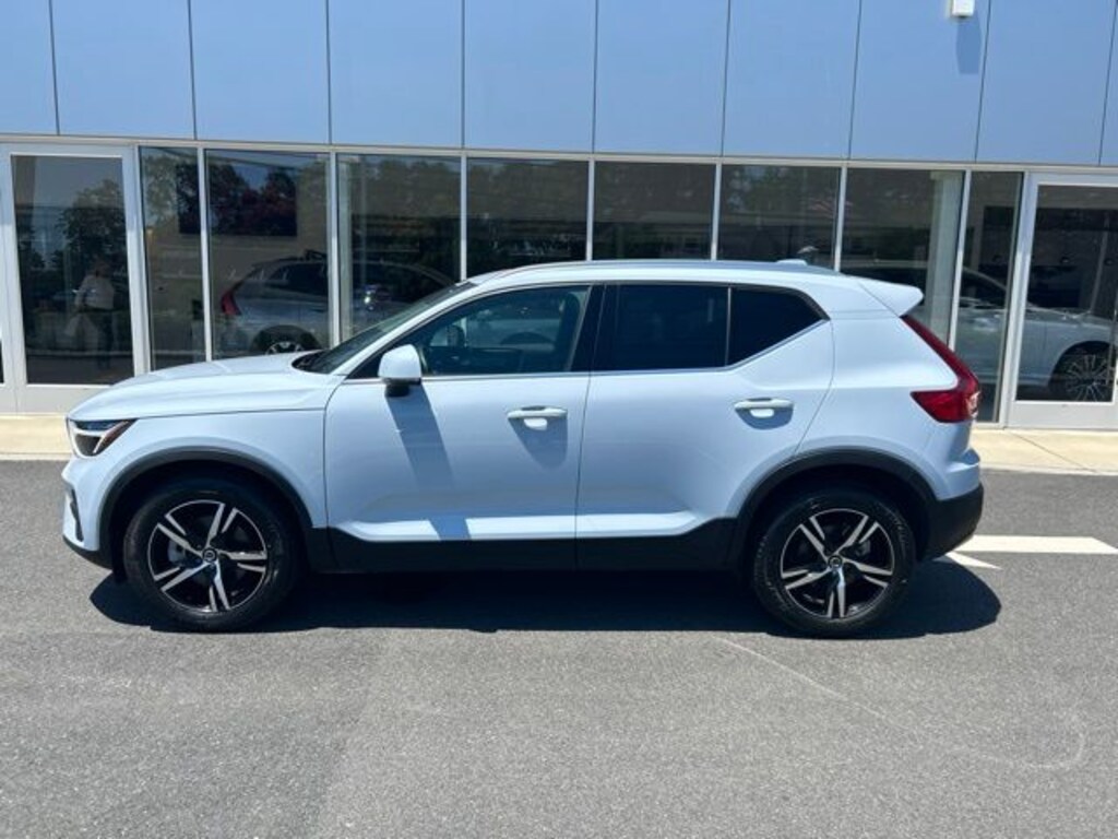 Used 2025 Volvo XC40