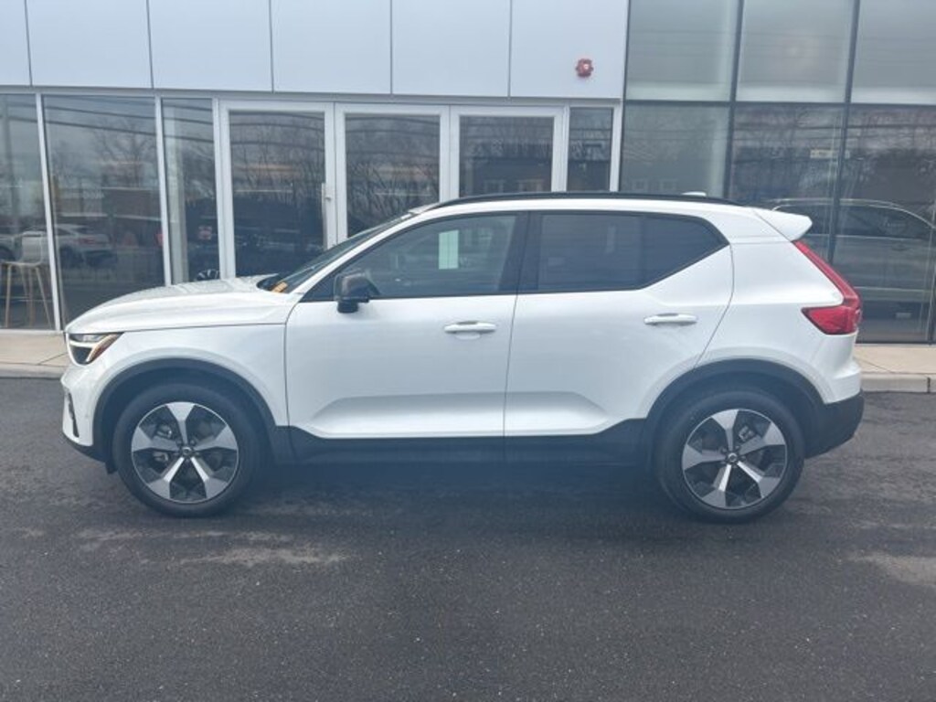 Used 2025 Volvo XC40