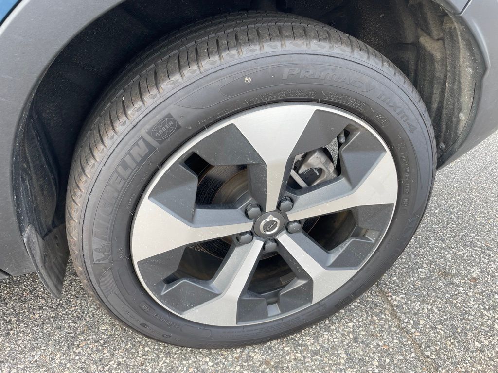 2025 Volvo XC40 Plus - Photo 10