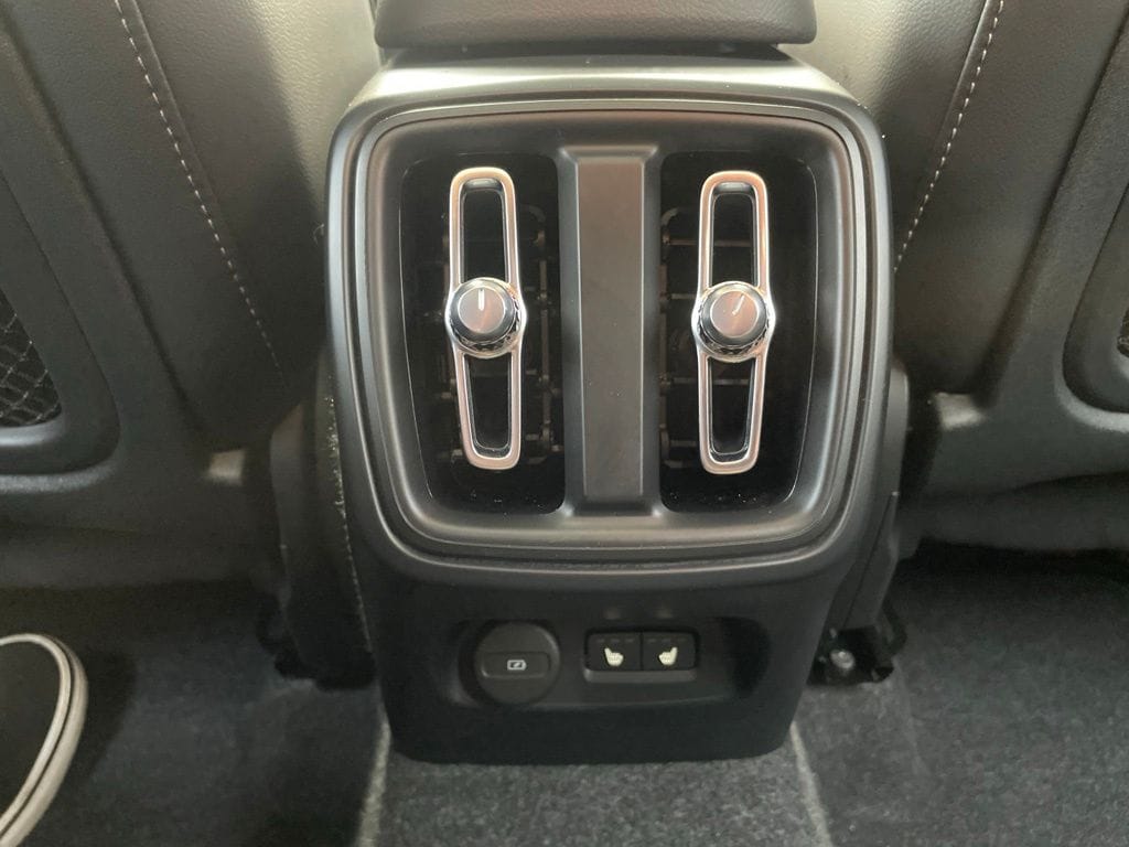 2025 Volvo XC40 Plus - Photo 17