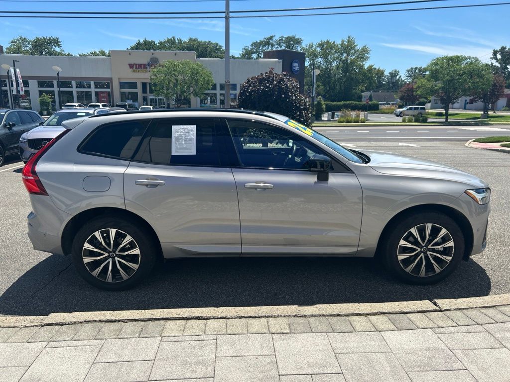 2025 Volvo XC60 Plus - Photo 6
