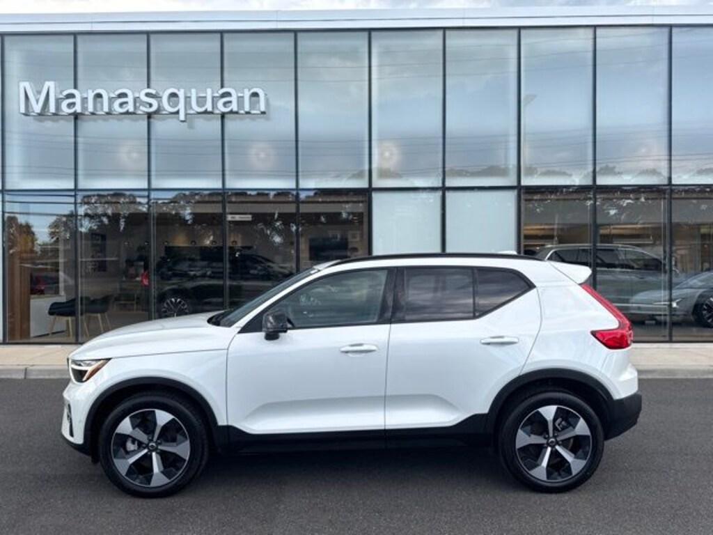 Used 2025 Volvo XC40