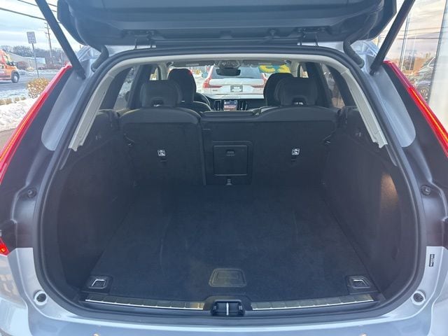 2025 Volvo XC60 Plus - Photo 11
