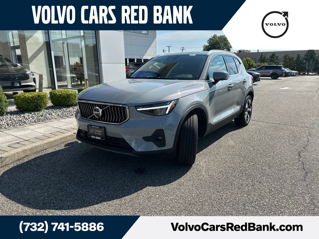 2025 Volvo XC40 Plus