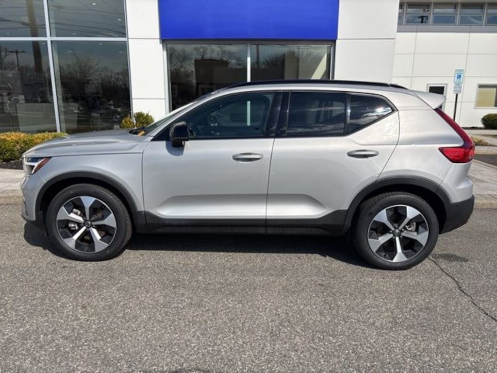 Certified 2025 Volvo XC40 B5 Plus Dark Theme SUV