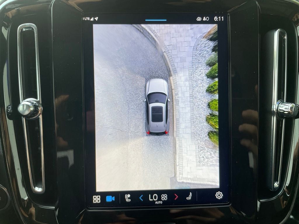 2025 Volvo XC40 Plus - Photo 25