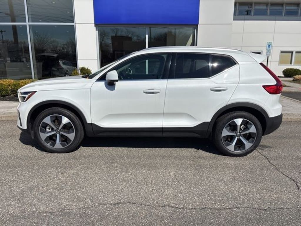 Certified 2025 Volvo XC40 B5 Plus Bright Theme SUV