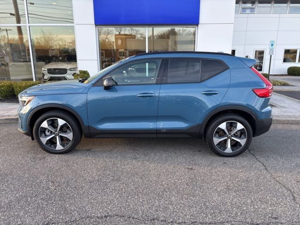 Certified 2025 Volvo XC40 B5 Plus Dark Theme SUV