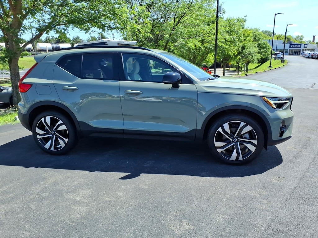 Used 2024 Volvo XC40 B5 Plus Dark SUV