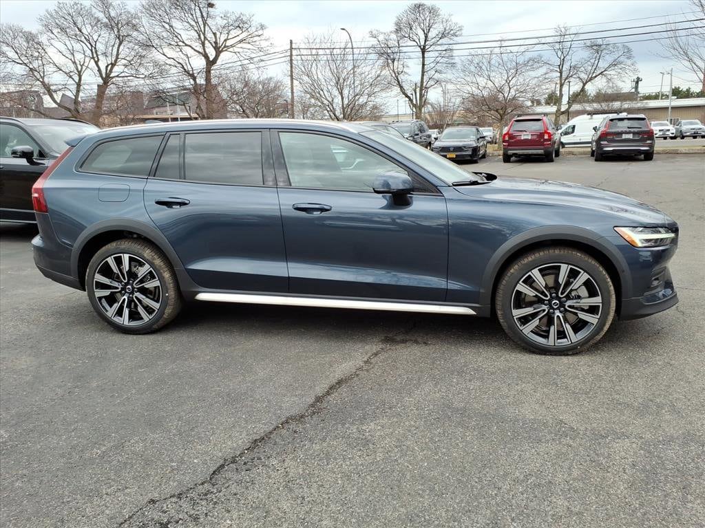 New 2026 Volvo V60 Cross Country B5 Ultra Wagon