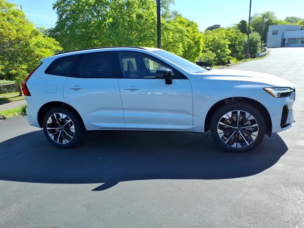 New 2026 Volvo XC60 plug-in hybrid T8 Plus SUV