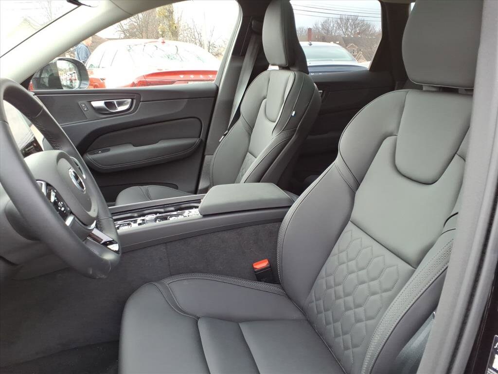 2026 Volvo XC60 Plus - Photo 14