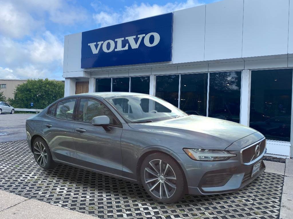 2020 Volvo S60 Momentum's photo