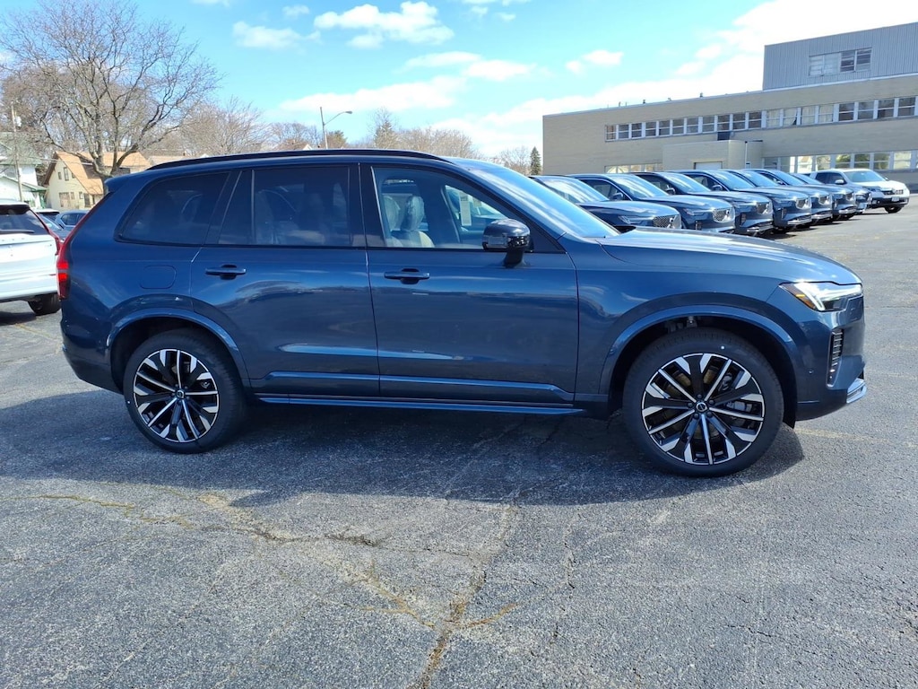 New 2026 Volvo XC90 plug-in hybrid T8 Ultra Dark Theme 7-Seater SUV