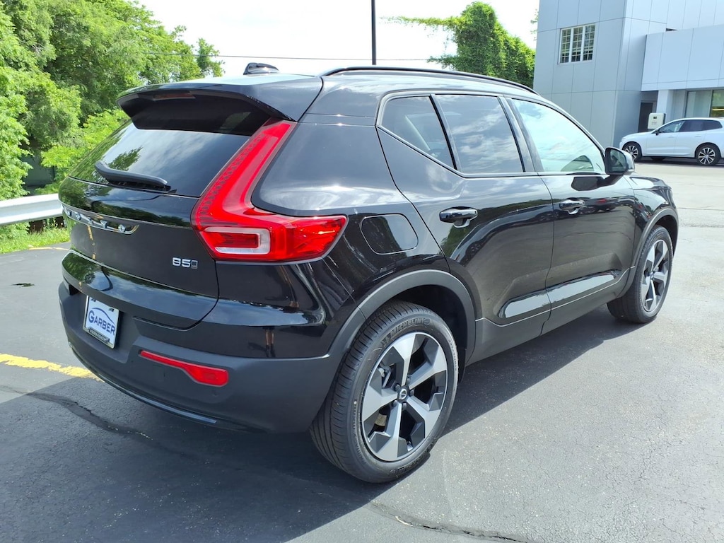 New 2026 Volvo XC40 B5 Core SUV