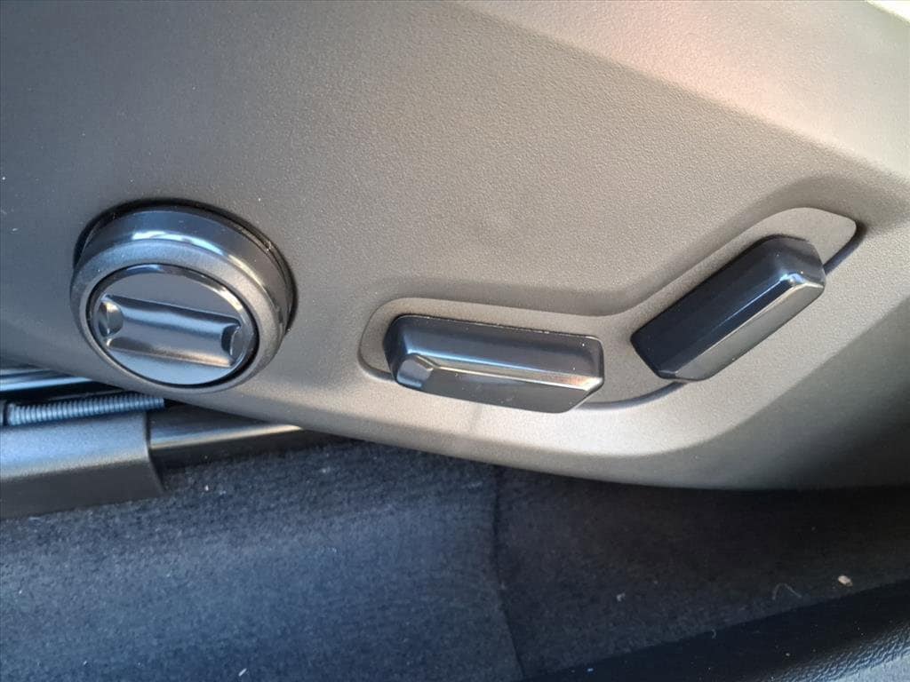 2026 Volvo XC60 Plus - Photo 17