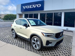 2026 Volvo XC40 B5 Core SUV