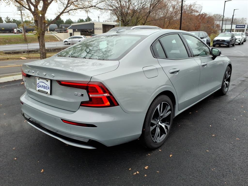 2024 Volvo S60 B5 Core photo 2