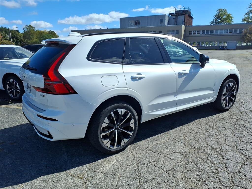 2026 Volvo XC60 B5 Plus photo 2