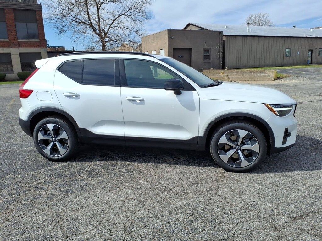 New 2026 Volvo XC40 B5 Plus SUV