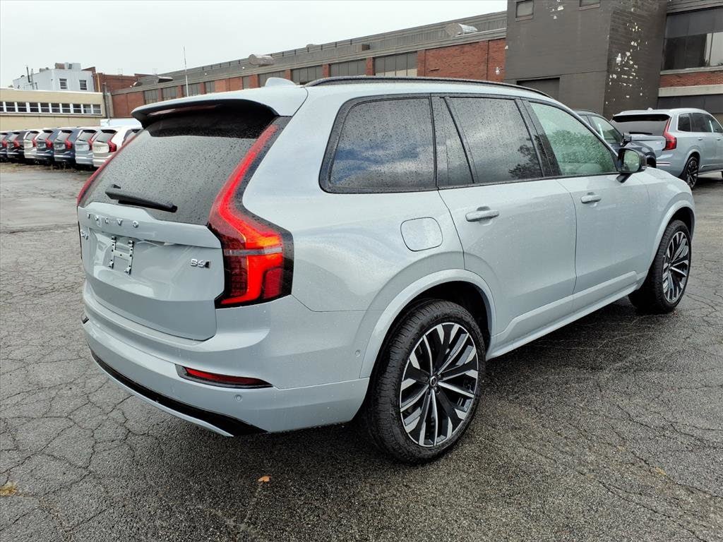 New 2026 Volvo XC90 B6 Ultra Dark Theme 7-Seater SUV