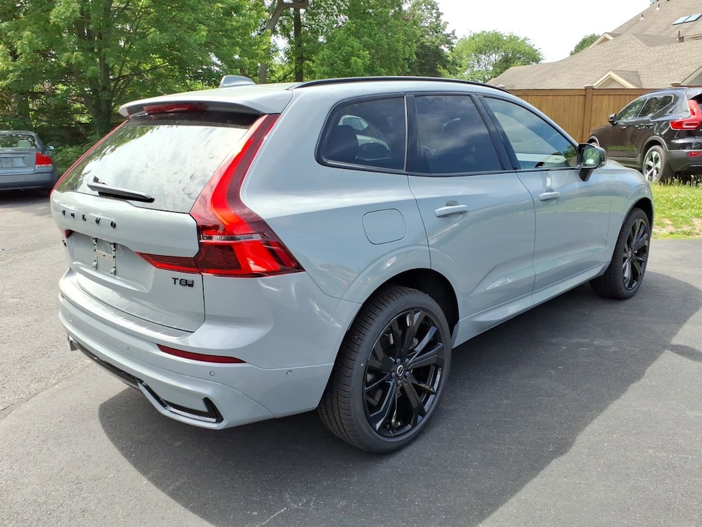 New 2026 Volvo XC60 plug-in hybrid T8 Ultra Black Edition SUV