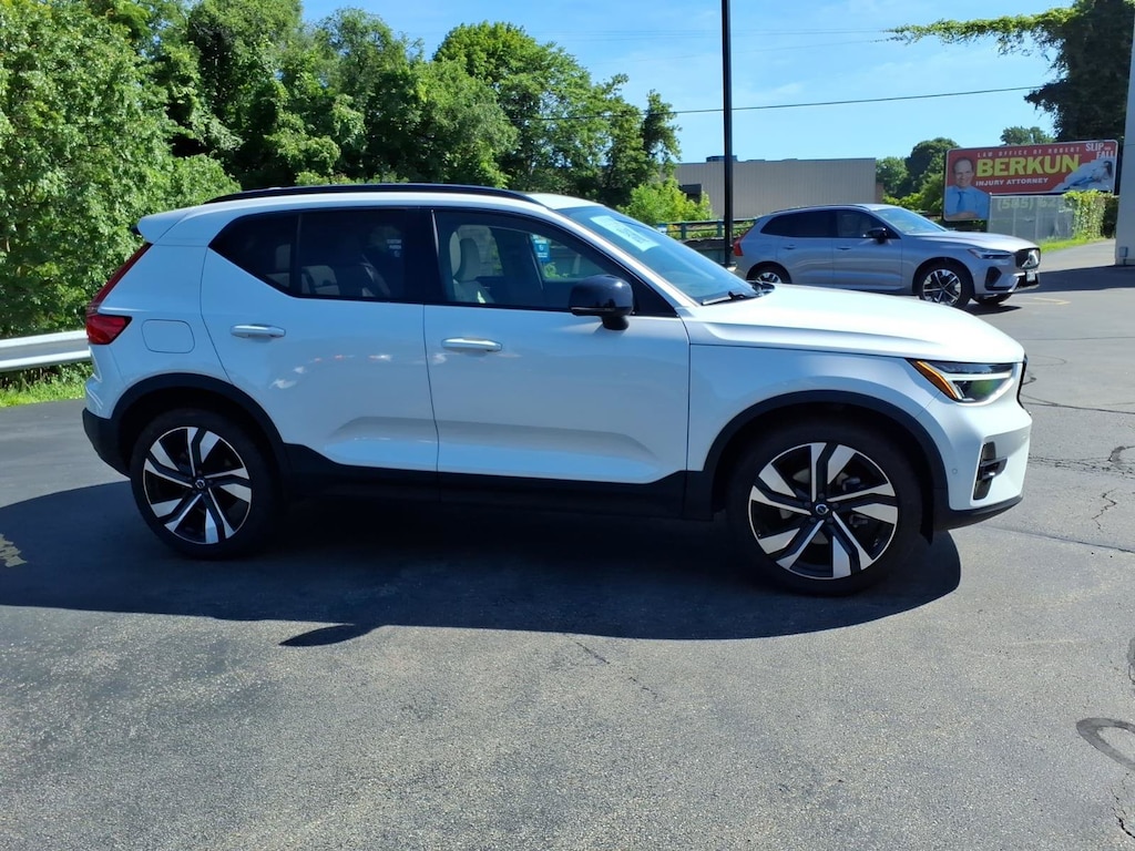 New 2026 Volvo XC40 B5 Plus SUV