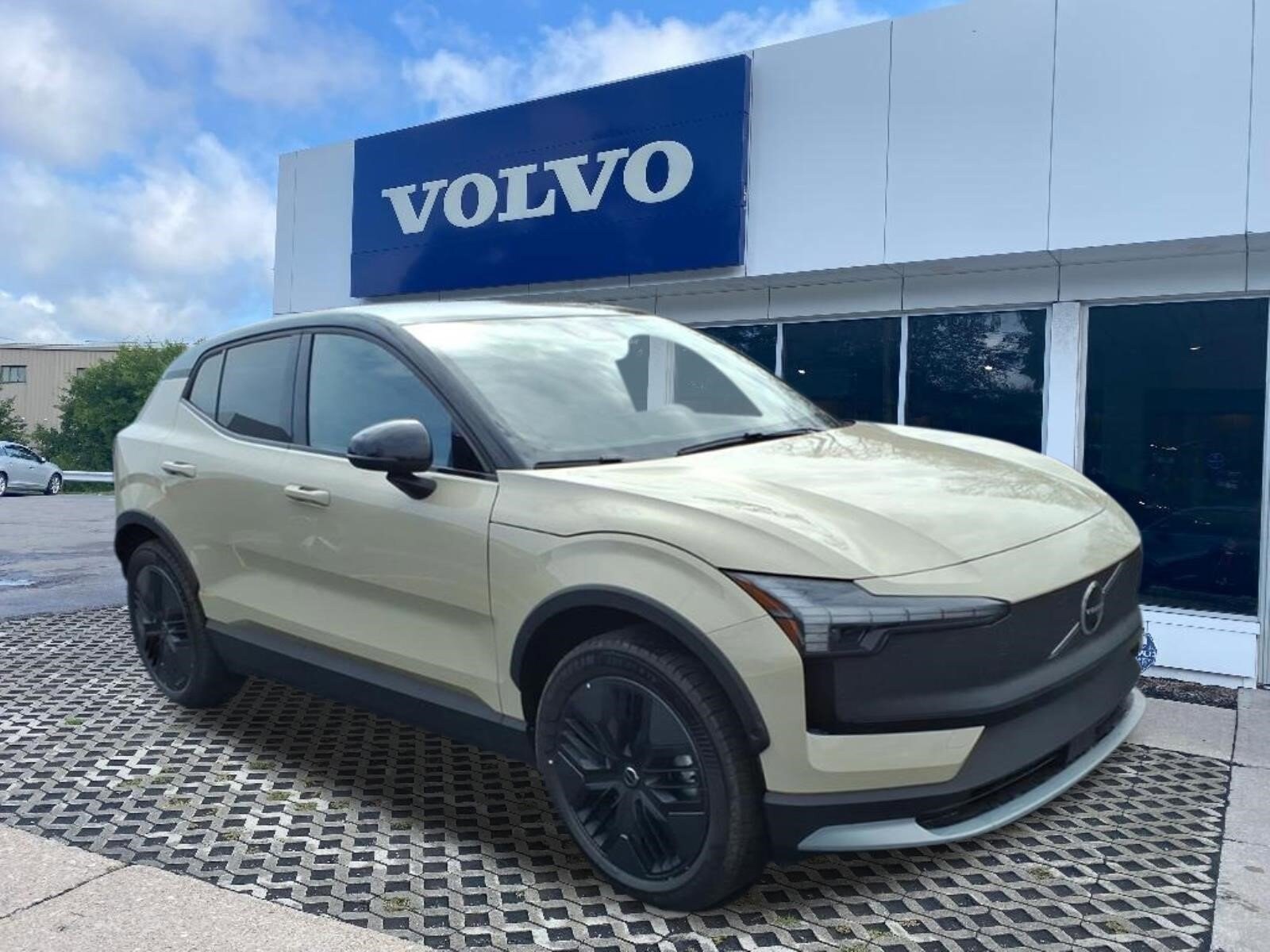 2026 Volvo EX30 Twin Motor Cross Country Ultra's photo