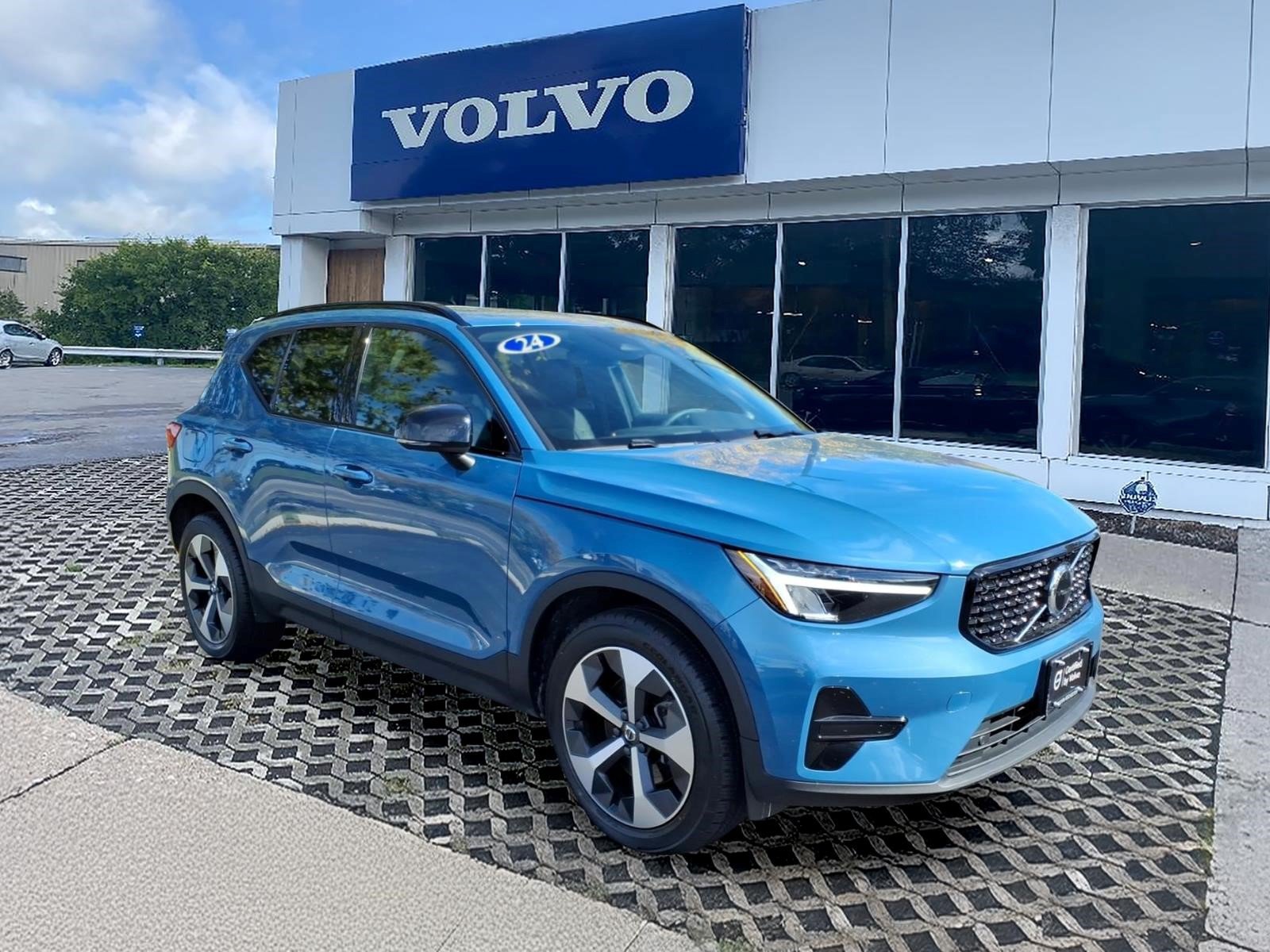 2024 Volvo XC40 Core